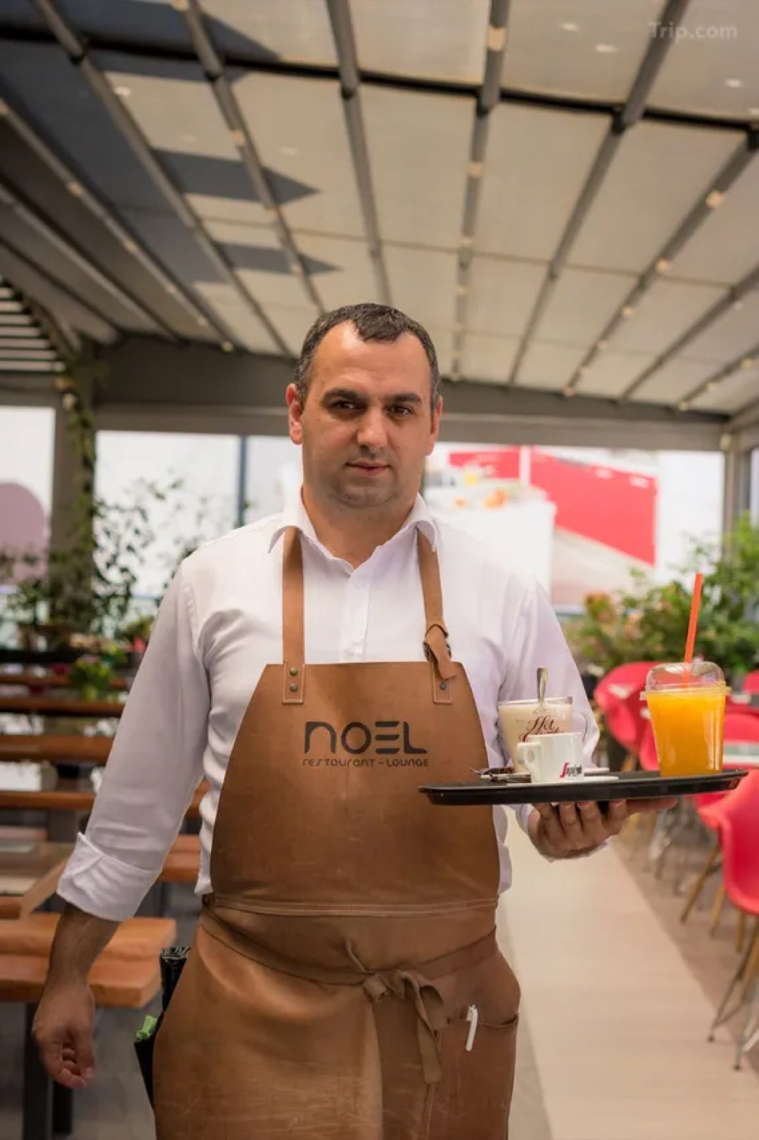 Table service at Noel